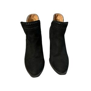Qupid Topangs Braided V-cut Black Ankle Booties Size 6.5